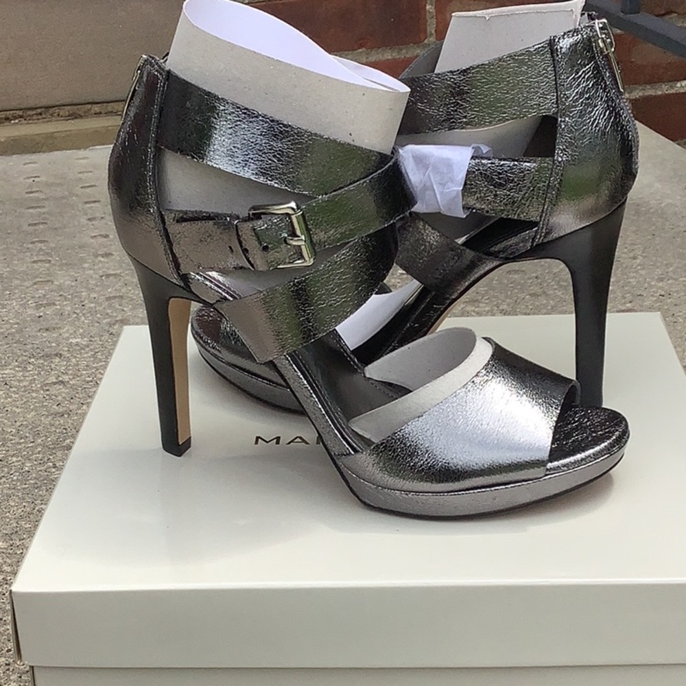 ❤️NEW❤️MARC FISHER  PEWTER color heels